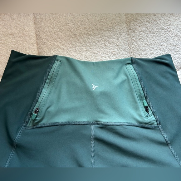 Old navy power soft pocket leggings, size large - Picture 4 of 4